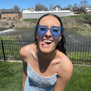 Meet your Posher, Laura